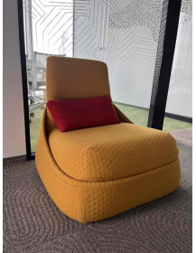 Uzywany-fotel-Coalesse-Hosu-pomaranczowy-miodowy-outlet-meblowy-zerowastedesign