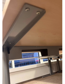 Used desk 140 x 80 cm, height 70 cm, gray metal legs, wood-colored tablet