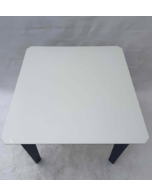 Uzywany-stol-kwadratowy-VANK-80x80cm-bialy-blat-czarne-nogi-zerowastedesign-outlet-warszawa