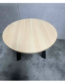 Uzywany-stol-okragly-80cm-drewnopodobny-blat-czarne-metalowe-nogi-zerowastedesign-outlet-meblowy-warszawa