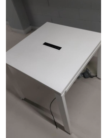Uzywany-stol-kwadratowy-80×80×74cm-bialy-z-mediaportem-4-biale-nogi-zerowastedesign-outlet-meblowy-warszawa