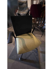 Used KINESIT Office Chair – Black and Green, on Wheels, Arper