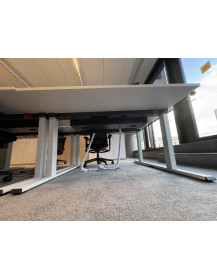 Used Steelcase Office Desk 140 × 80 cm – White