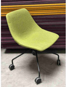 Uzywane-krzeslo-konferencyjne-Noti-Mishell-na-kolkach-zielona-tapicerka-outlet-meblowy-zerowastedesign-warszawa
