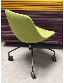 Uzywane-krzeslo-konferencyjne-Noti-Mishell-na-kolkach-zielona-tapicerka-outlet-meblowy-zerowastedesign-warszawa