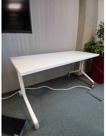 uzywany-stol-skladany-FlipTop-bialy-na-kolkach-140x60cm-outlet-meblowy-biurowy-zerowastedesign-warszawa