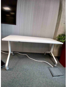 uzywany-stol-skladany-FlipTop-bialy-na-kolkach-140x60cm-outlet-meblowy-biurowy-zerowastedesign-warszawa