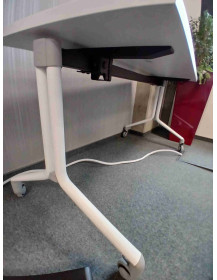 uzywany-stol-skladany-FlipTop-bialy-na-kolkach-140x60cm-outlet-meblowy-biurowy-zerowastedesign-warszawa