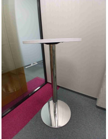 Uzywany-stol-barowy-fi60cm-bialy-srebrna-podstawa-outlet-meblowy-biurowy-zerowastedesign-warszawa