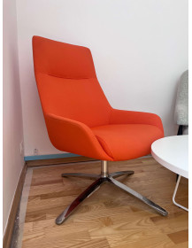 Uzywany-fotel-obrotowy-Marine-Boss-Design-pomaranczowa-tapicerka-srebrna-podstawa-zerowaste-design-outlet-meblowy-biurowy