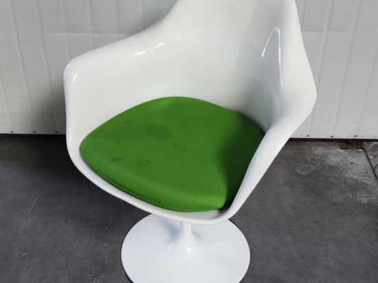 Krzesło plastikowe z poduszką