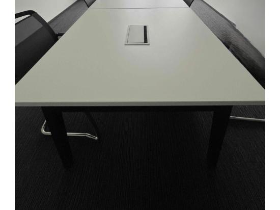 Stół konferencyjny z mediaportem 100x100