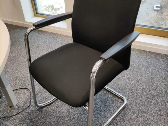 Krzesło konferencyjne tapicerowane - czarne