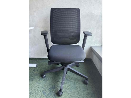 Fotel biurowy czarny Steelcase Reply Air