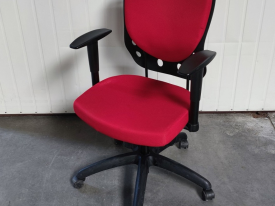 Krzesło biurowe czerwone