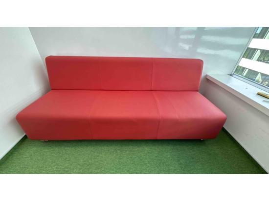 Używana sofa czerwona biurowa Bejot Quadra recepcyjna
