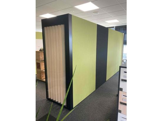 Ścianki wygłuszające zielone z przeszkleniem U