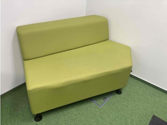 Używana sofa  pufa zielona 138 x 83 marki Bejot