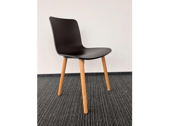 Krzesło kuchenne brązowe Vitra nóżki jasne drewniane