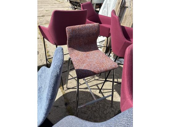 Używany hoker barowy Evora tapicerowany, melanż, nóżki srebrne