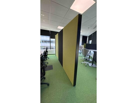 Free standing panel black and green L