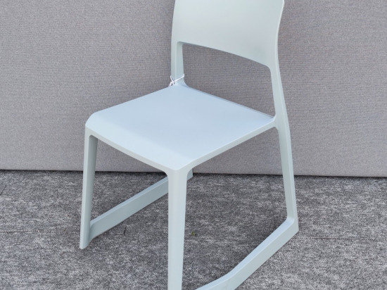 Krzesło Tip Ton Vitra jasne błękitne
