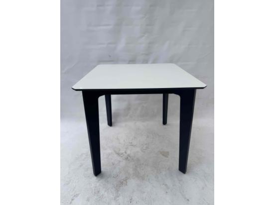 Używany stół kwadratowy VANK 80x80 cm, biały blat, czarne nogi