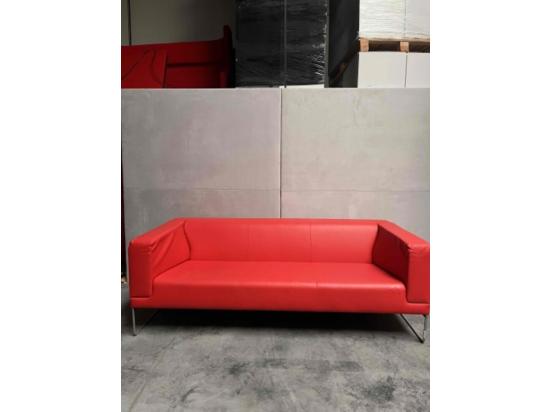 Używana sofa Tritos NOTI 3-osobowa, czerwona, na płozach