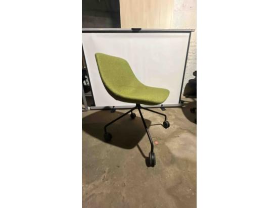 Używane krzesło konferencyjne Noti Mishell na kółkach, zielona tapicerka