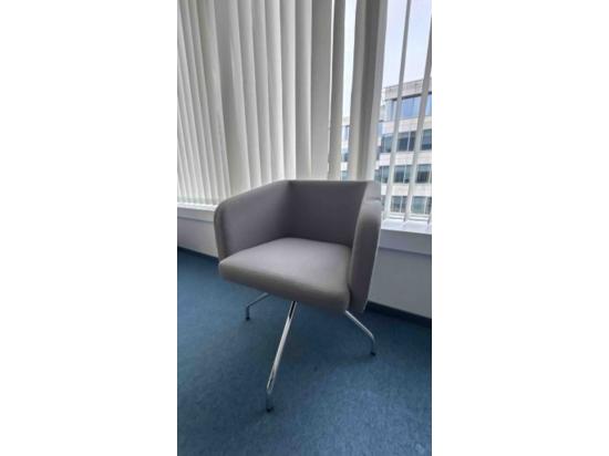 Fotel szary obrotowy