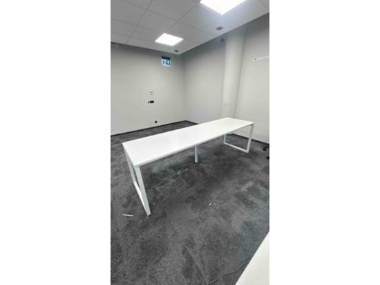 Stół konferencyjny