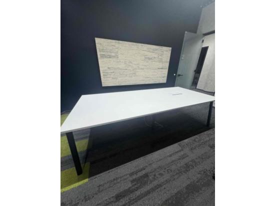 Stół konferencyjny z mediaportem 280