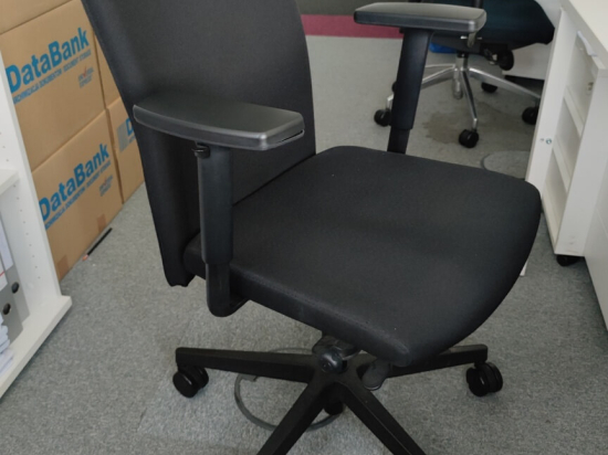 Krzesło czarne tapicerowane