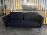 Używana sofa dwuosobowa Vitra Suita ciemnogranatowa