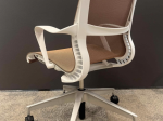 Używane krzesło biurowe / konferencyjne Setu Herman Miller brązowe