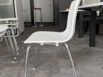Używane krzesło kuchenne HAL Vitra białe sztaplowane