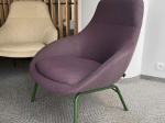 Używany fotel Always Lounge Chair marki Naughtone fioletowy