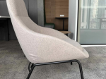 Używany fotel Always Lounge Chair marki Naughtone beżowy