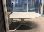 Używany stół konferencyjny Steelcase multimedialny w kształcie litery D
