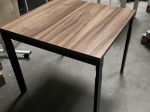 Stół z ciemnym blatem 80 x 80