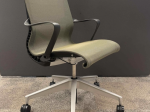 Używane krzesło biurowe / konferencyjne Setu Herman Miller oliwkowe