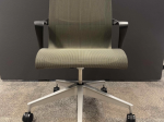 Używane krzesło biurowe / konferencyjne Setu Herman Miller oliwkowe