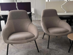 Używany fotel Always Lounge Chair marki Naughtone beżowy
