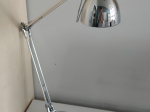 Lampa nabiurkowa srebrna - różne rodzaje