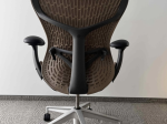 Używany fotel biurowy Herman Miller Mirra brązowy