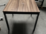 Stół z ciemnym blatem 80 x 80