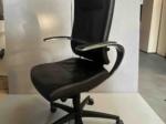 Używany fotel biurowy Dauphin czarny, wysokie oparcie, z zagłówkiem