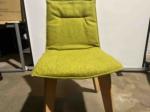 Używane krzesło Vank Krak – jasne nogi, zielona tapicerka