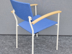 Krzesło ISKU niebieskie, z podłokietnikami