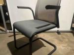 krzesło Używane krzesło konferencyjne Steelcase Eastside na płozach